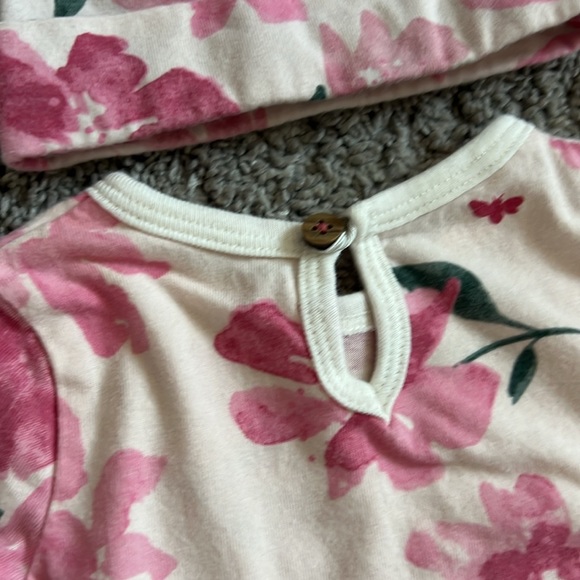 Burt’s Bees Baby floral romper with foldover mittens and matching hat - Picture 6 of 6